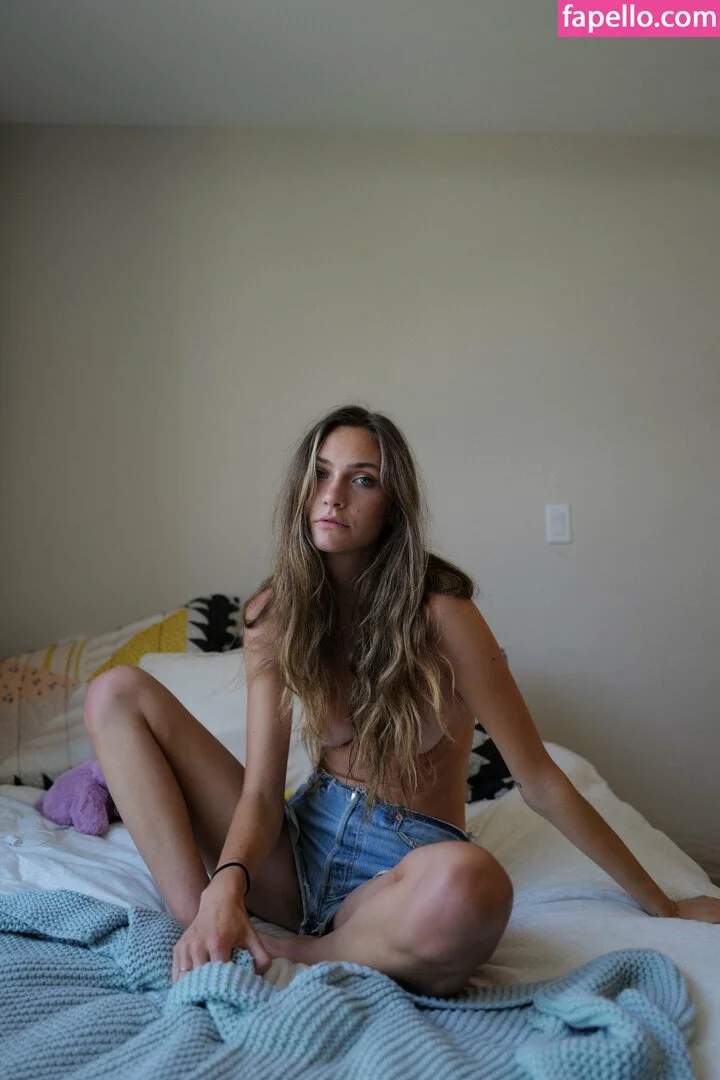 Emily Hall Onlyfans Photo Gallery 