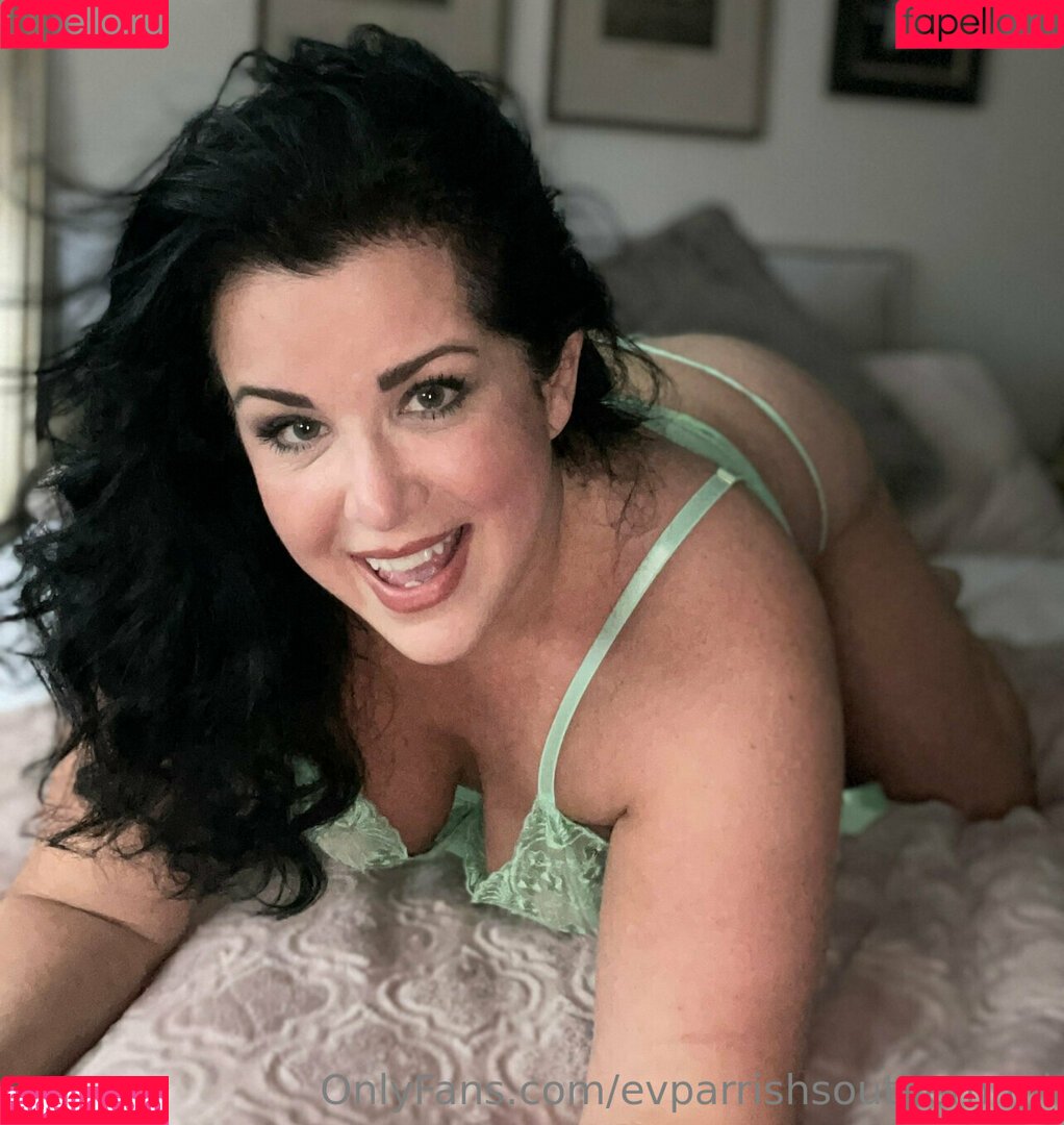 evparrishsouthernmil Onlyfans Photo Gallery 