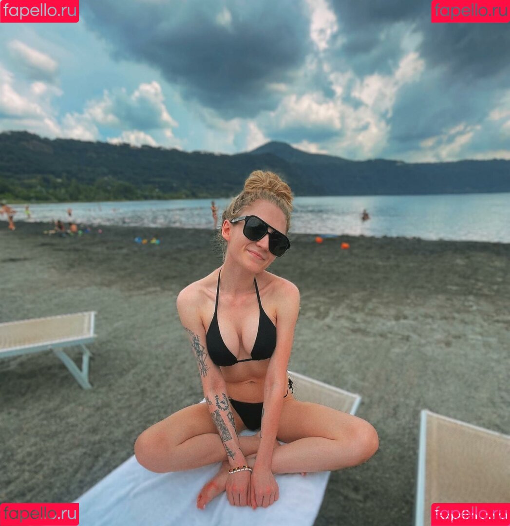 Janet Devlin Onlyfans Photo Gallery 