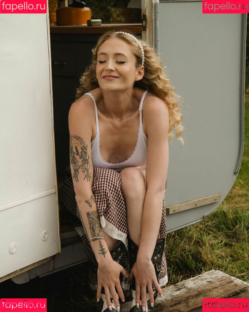 Janet Devlin Onlyfans Photo Gallery 