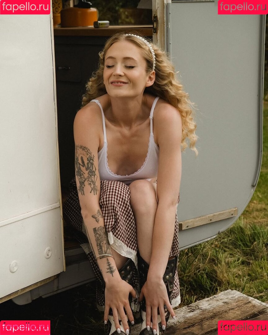 Janet Devlin Onlyfans Photo Gallery 