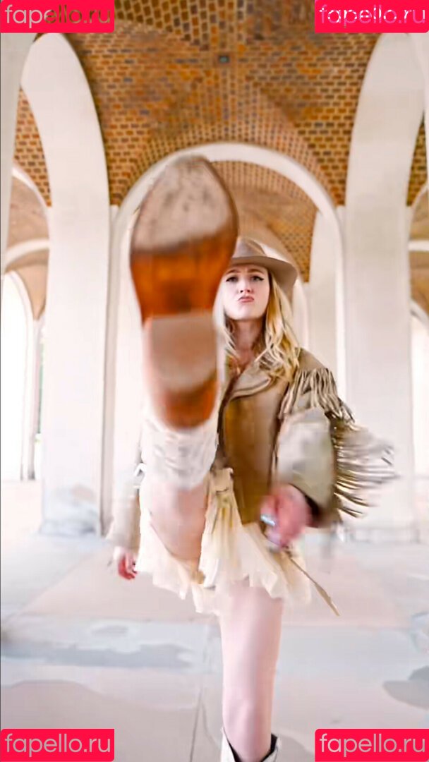 Janet Devlin Onlyfans Photo Gallery 