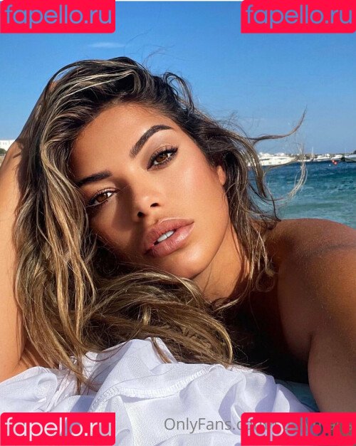 Suelyn Medeiros Onlyfans Photo Gallery 