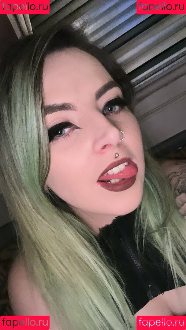 Spitwicked Onlyfans Photo Gallery 