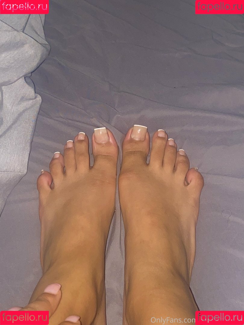 Kuwait Twins Onlyfans Photo Gallery 