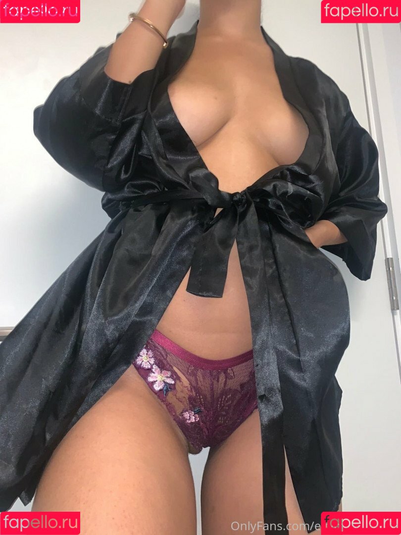 Kuwait Twins Onlyfans Photo Gallery 