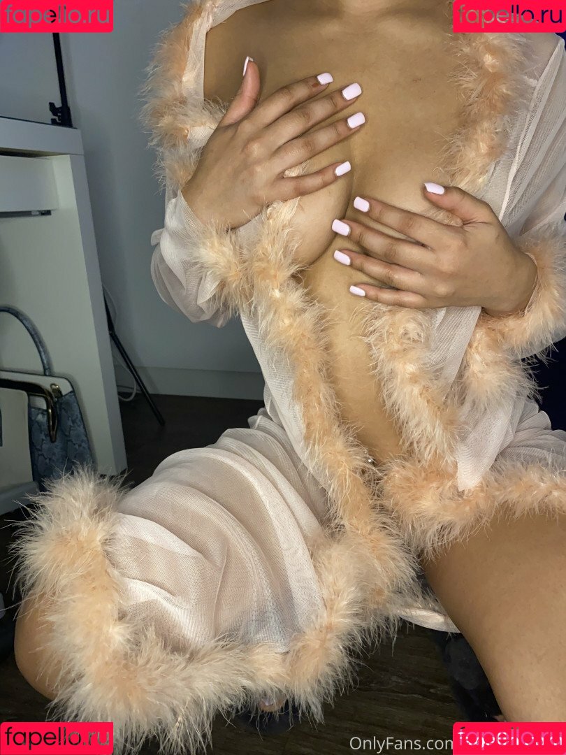 Kuwait Twins Onlyfans Photo Gallery 