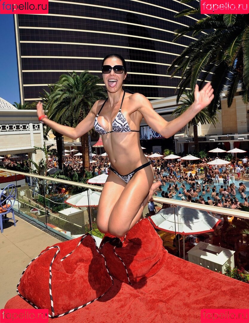 Adrianne Curry Onlyfans Photo Gallery 