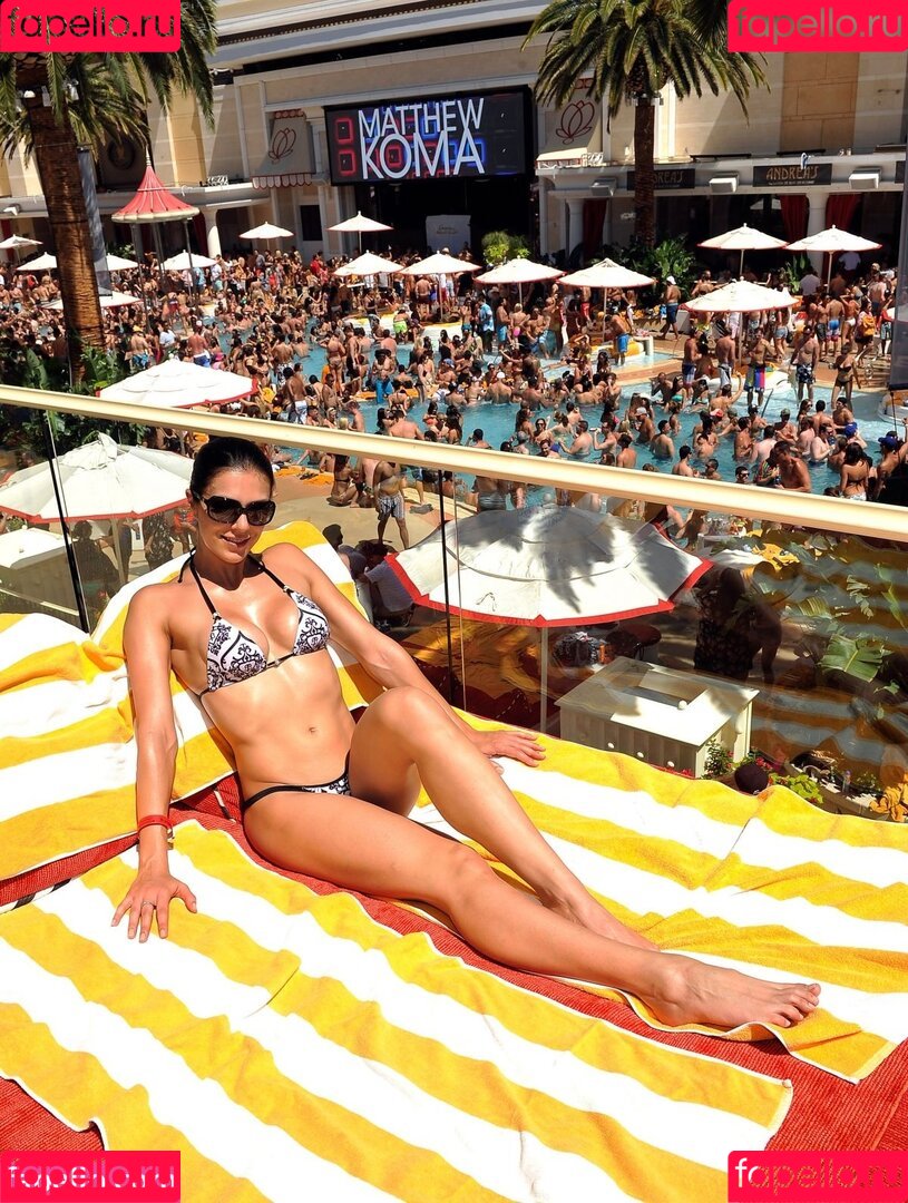 Adrianne Curry Onlyfans Photo Gallery 