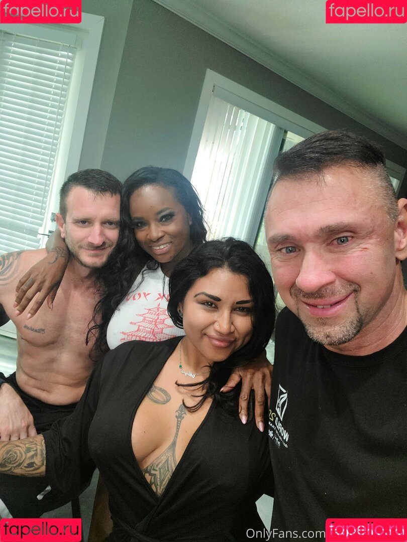 swinger_couple Onlyfans Photo Gallery 