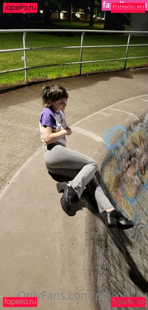 poisonlilly Onlyfans Photo Gallery 