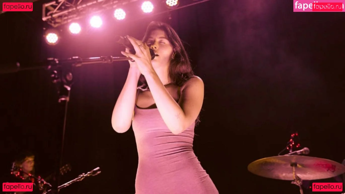 Gracie Abrams Onlyfans Photo Gallery 