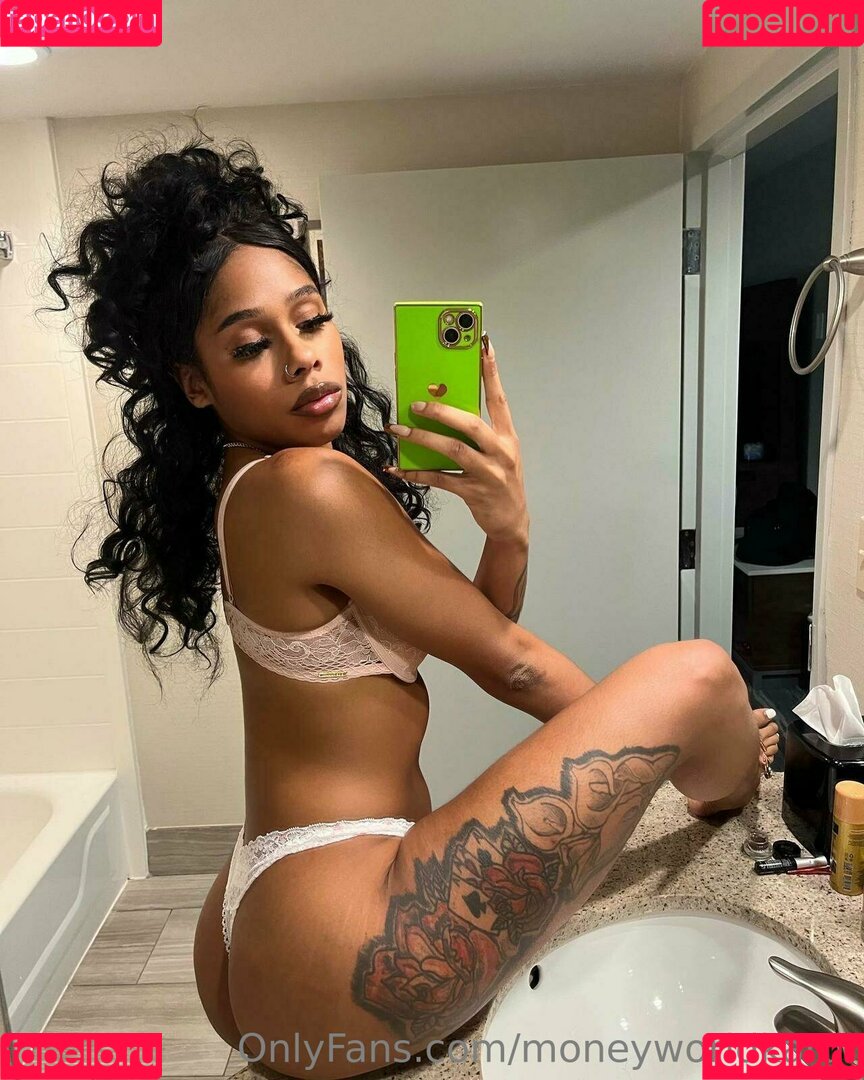 moneyworldkardi Onlyfans Photo Gallery 