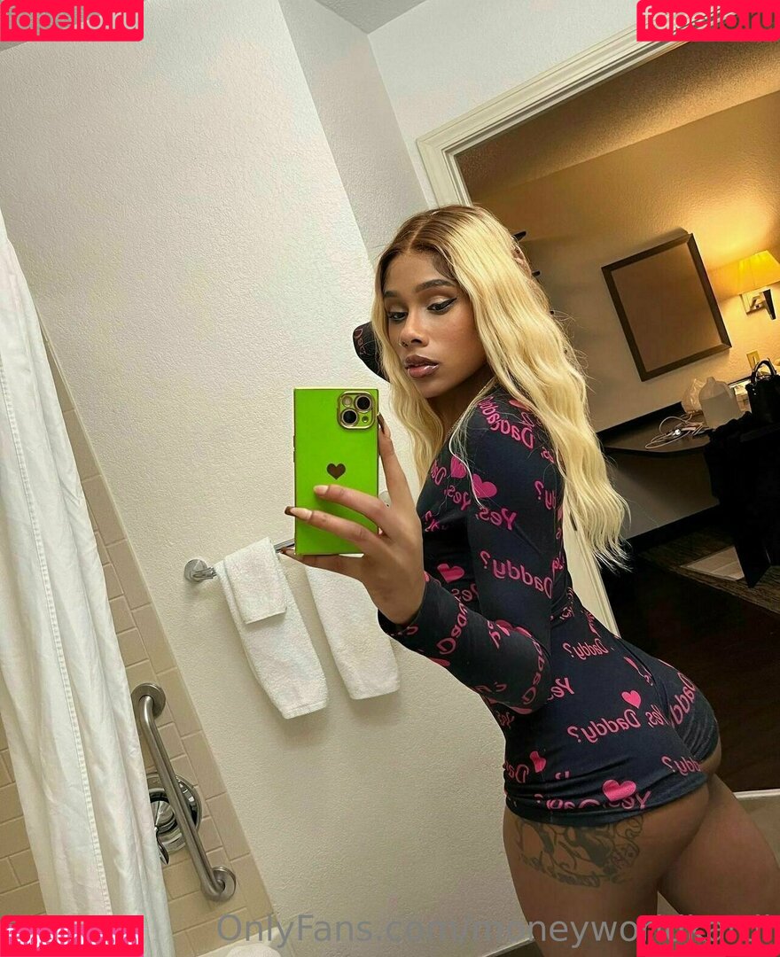 moneyworldkardi Onlyfans Photo Gallery 