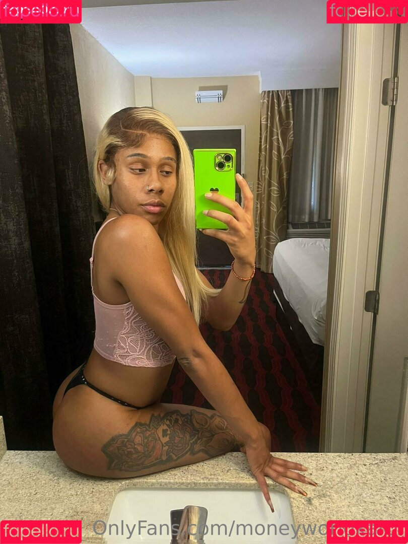 moneyworldkardi Onlyfans Photo Gallery 