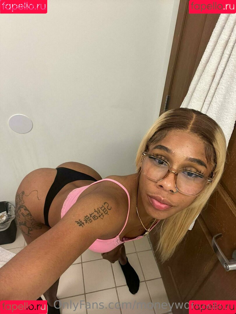 moneyworldkardi Onlyfans Photo Gallery 