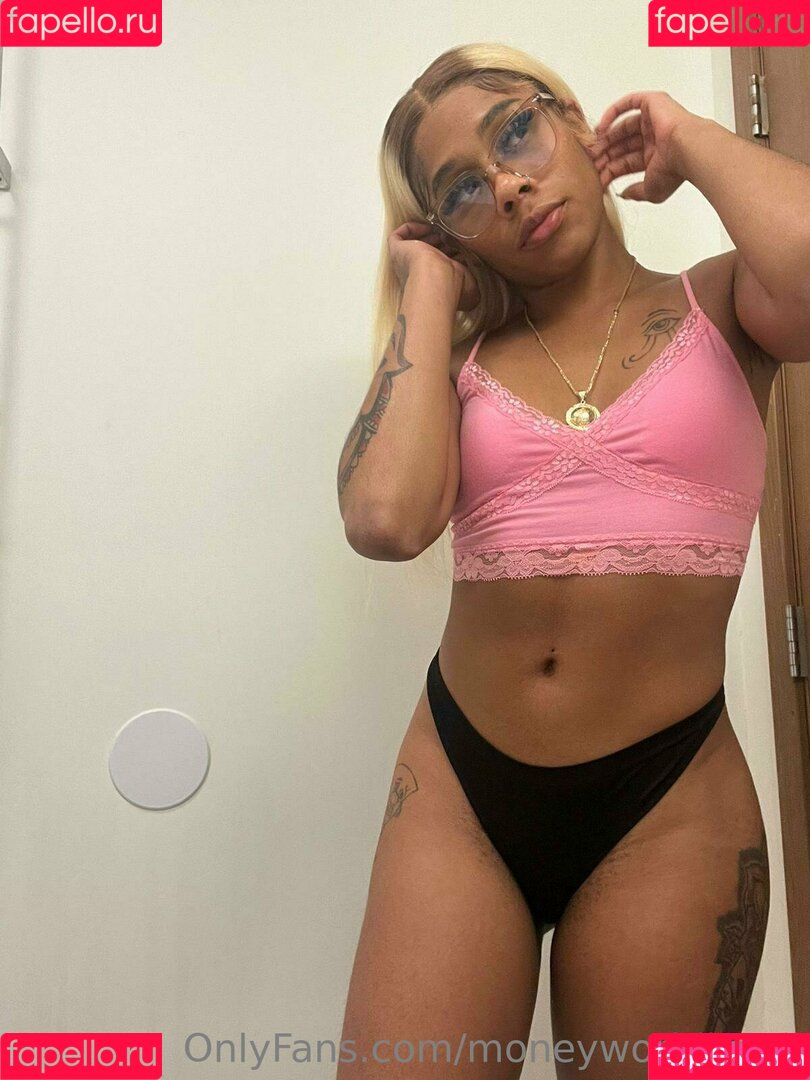 moneyworldkardi Onlyfans Photo Gallery 