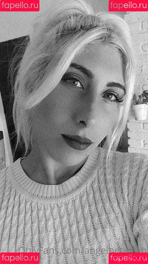 angelbetween Onlyfans Photo Gallery 