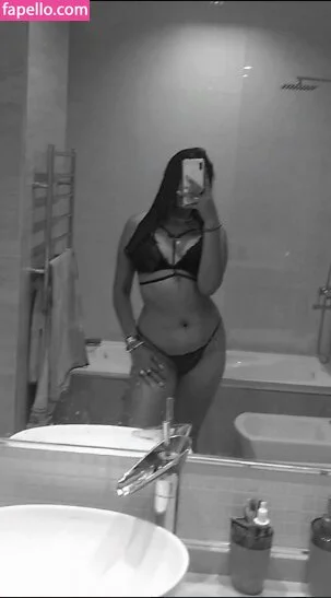 luz.fronzak Onlyfans Photo Gallery 