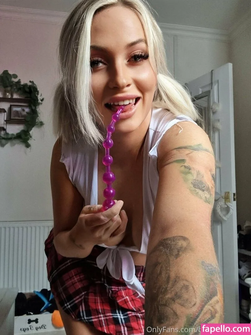 blondeeexo Onlyfans Photo Gallery 