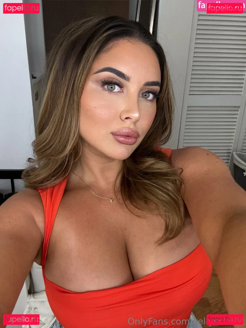 kellyscloset Onlyfans Photo Gallery 