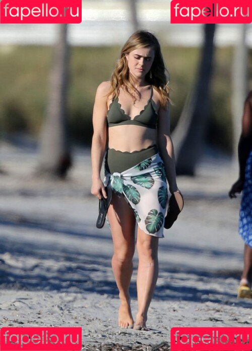 Melissa Roxburgh Onlyfans Photo Gallery 