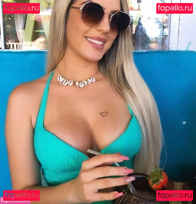 Larissa Rovetta Onlyfans Photo Gallery 