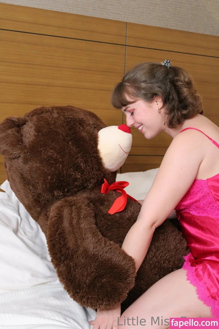 littlemissembry Onlyfans Photo Gallery 