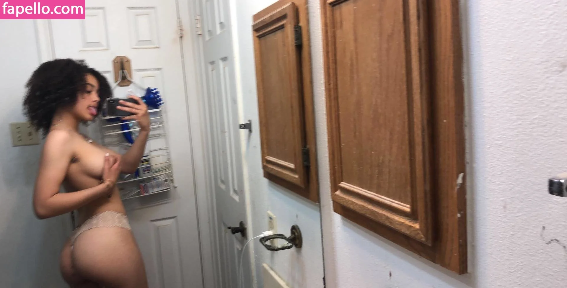 Lena26 Onlyfans Photo Gallery 