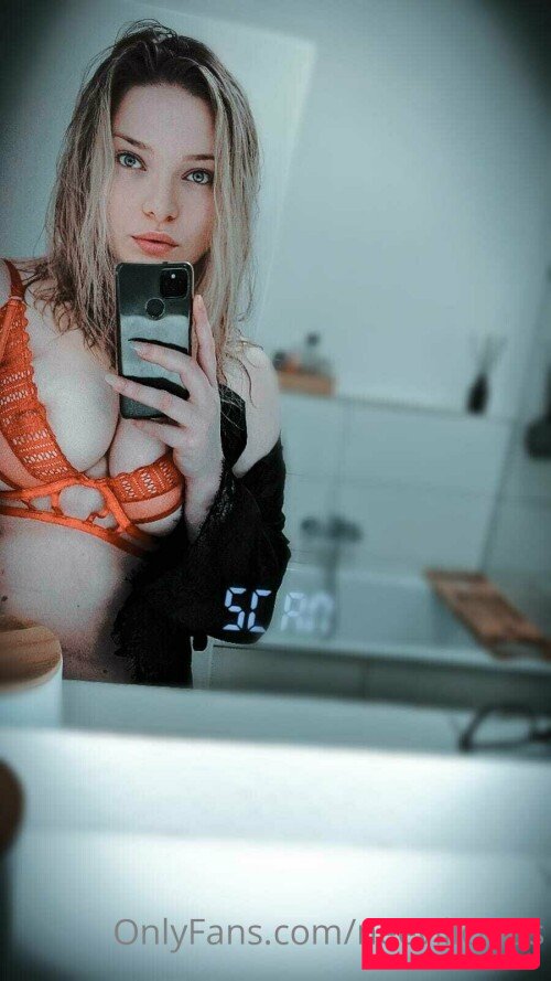 neevilicious Onlyfans Photo Gallery 