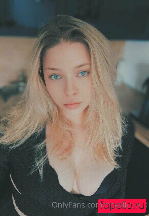 neevilicious Onlyfans Photo Gallery 