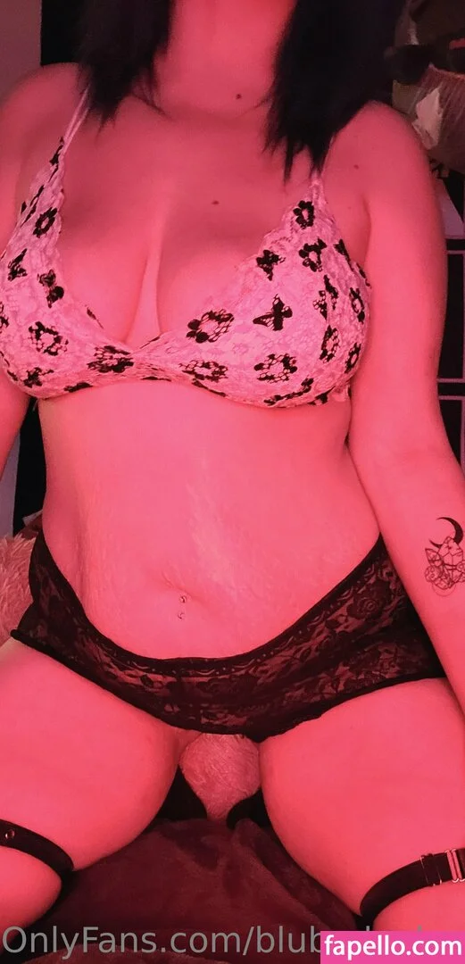 blubodygloss Onlyfans Photo Gallery 