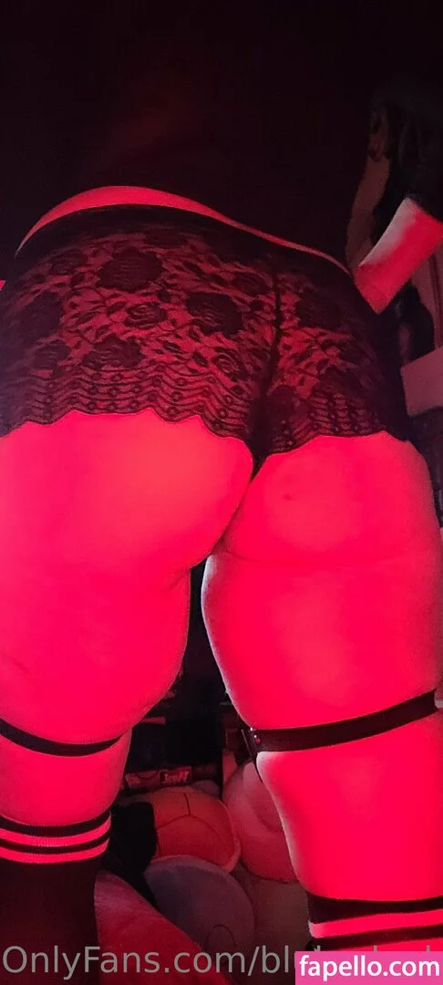 blubodygloss Onlyfans Photo Gallery 