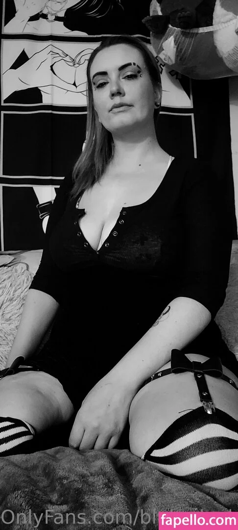 blubodygloss Onlyfans Photo Gallery 