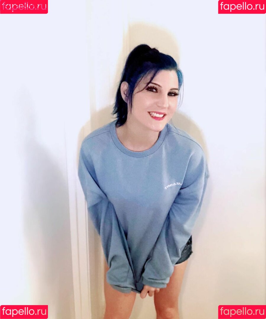Leva Bates Onlyfans Photo Gallery 