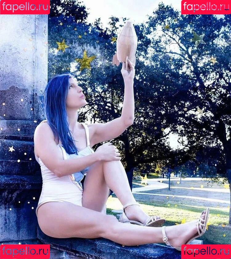 Leva Bates Onlyfans Photo Gallery 