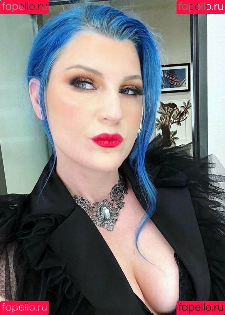 Leva Bates Onlyfans Photo Gallery 