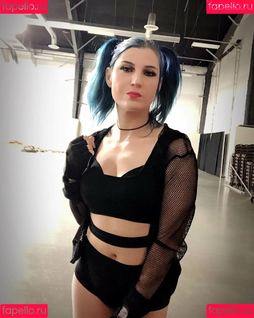 Leva Bates Onlyfans Photo Gallery 