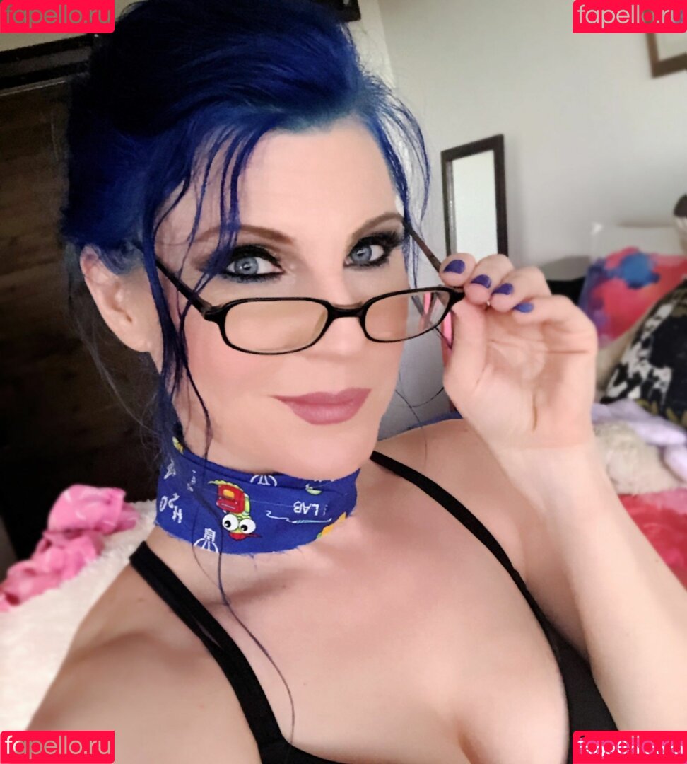 Leva Bates Onlyfans Photo Gallery 