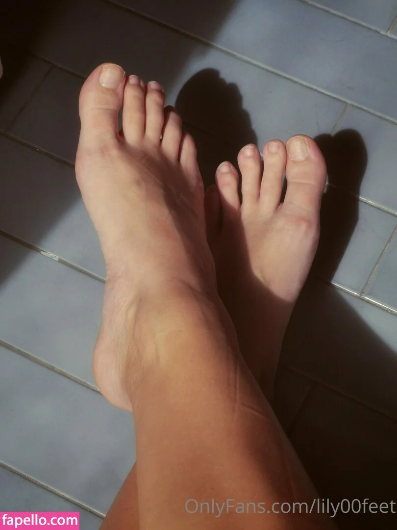 lily00feet Onlyfans Photo Gallery 