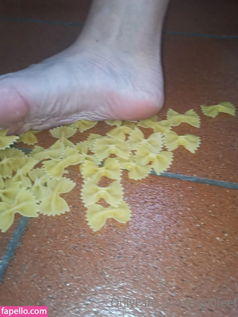 lily00feet Onlyfans Photo Gallery 