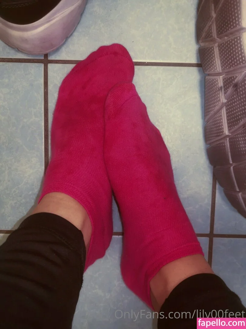 lily00feet Onlyfans Photo Gallery 