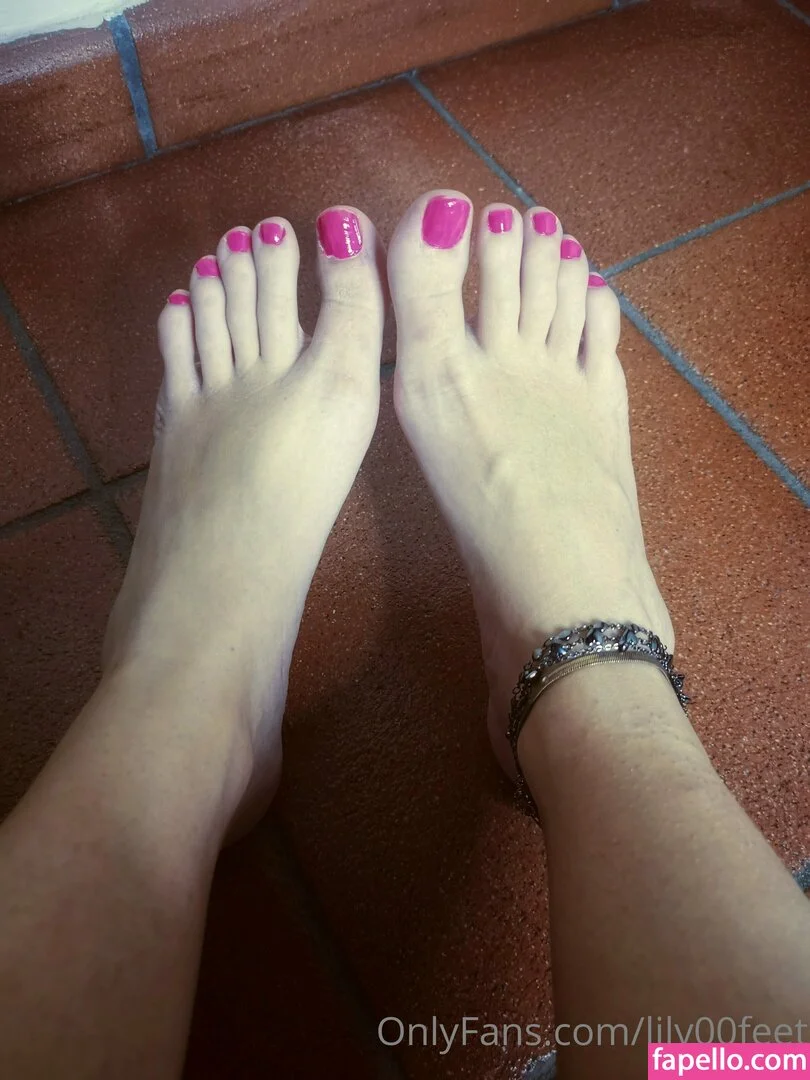 lily00feet Onlyfans Photo Gallery 