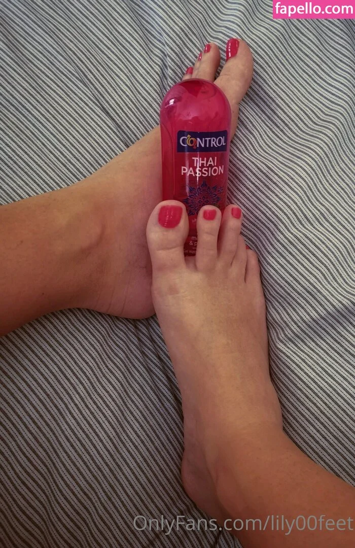 lily00feet Onlyfans Photo Gallery 