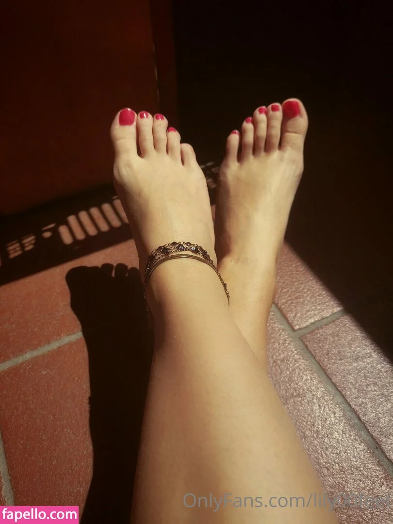lily00feet Onlyfans Photo Gallery 