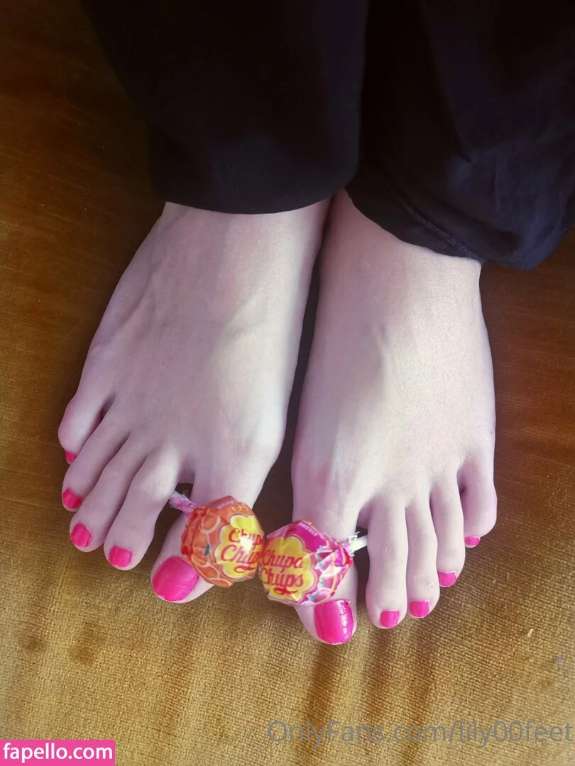 lily00feet Onlyfans Photo Gallery 