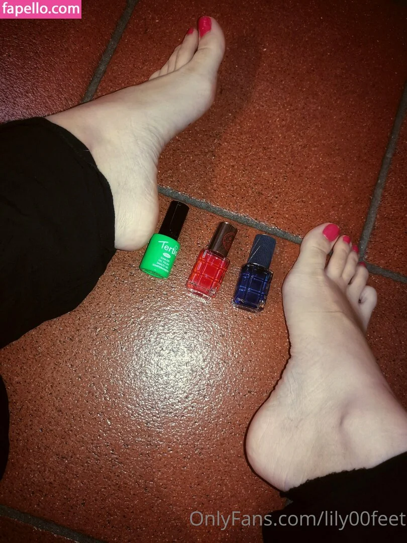 lily00feet Onlyfans Photo Gallery 