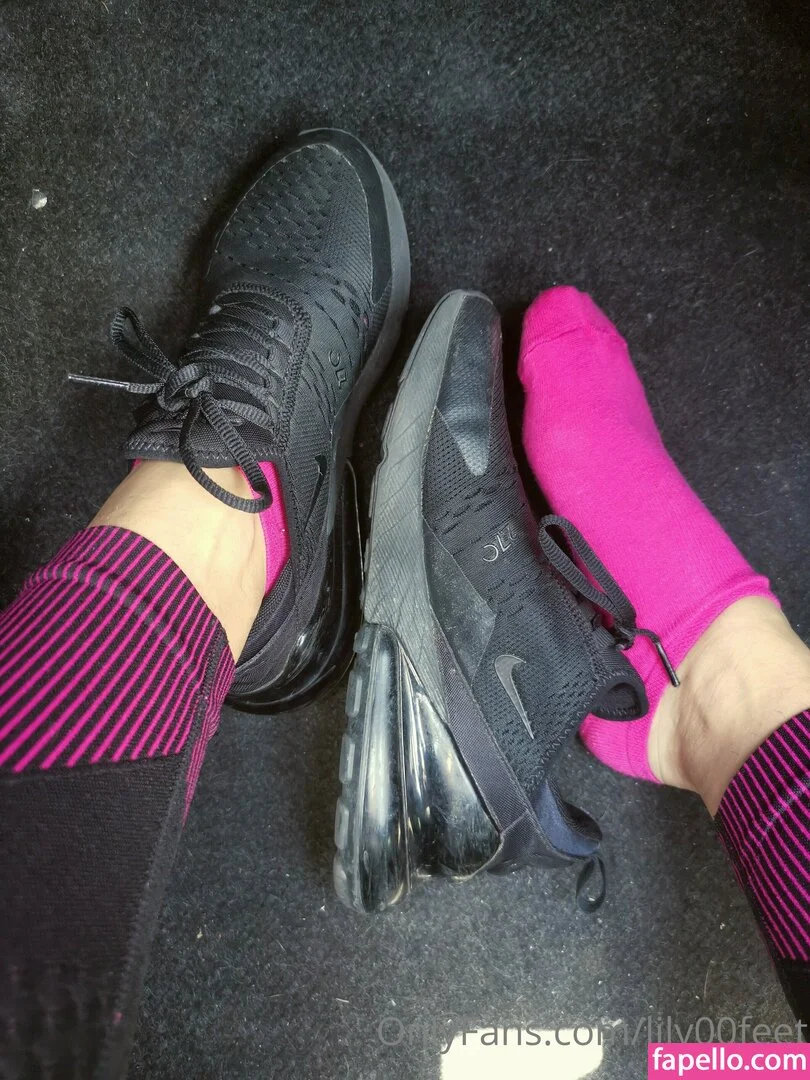 lily00feet Onlyfans Photo Gallery 