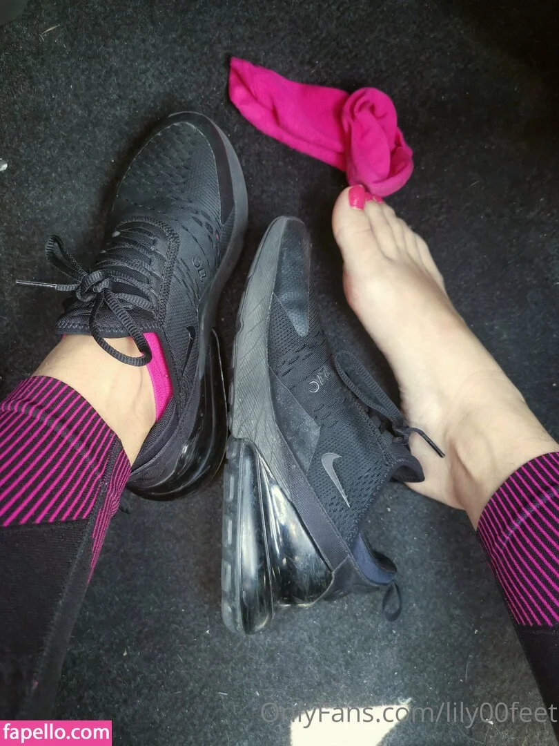 lily00feet Onlyfans Photo Gallery 