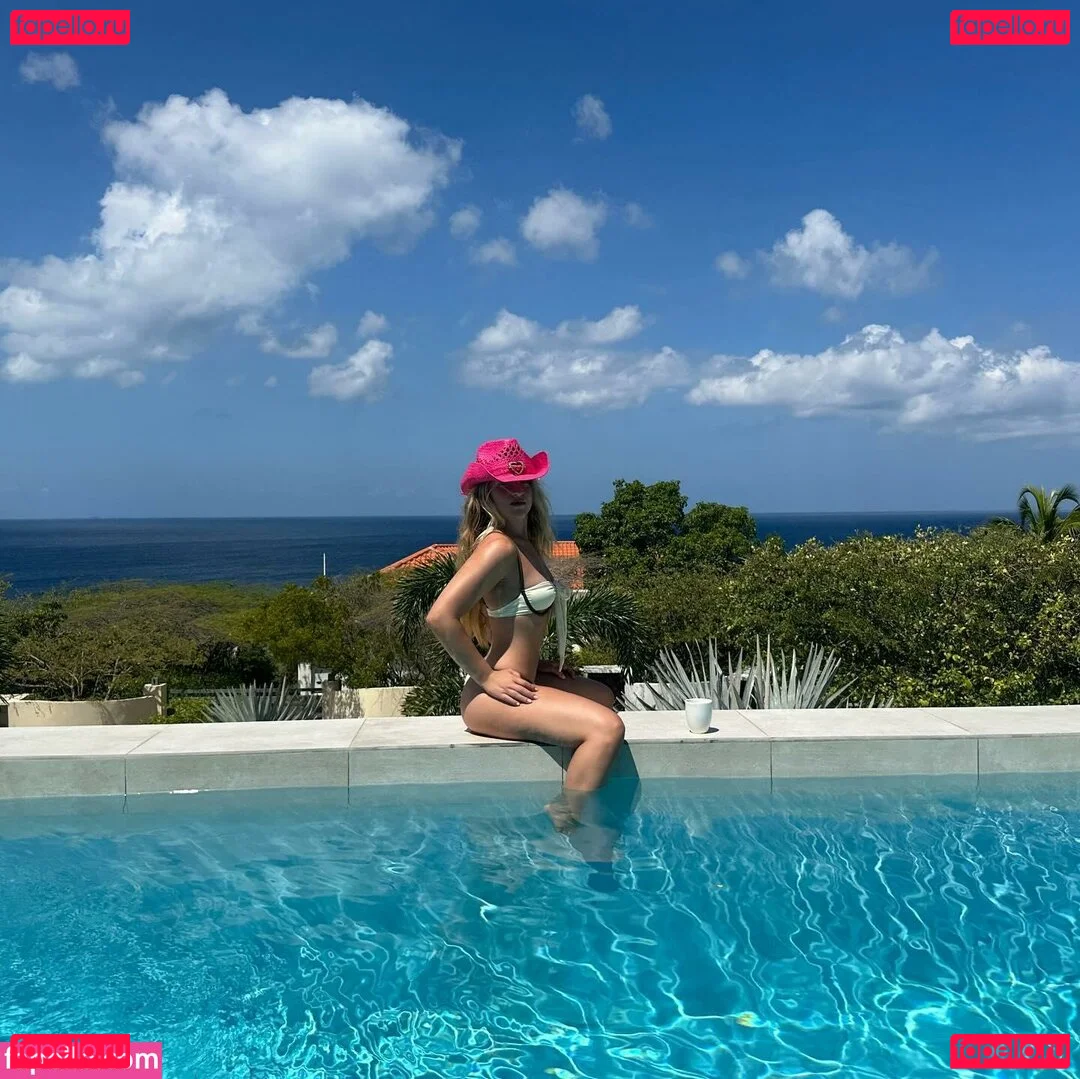 Scarlet Aviram Onlyfans Photo Gallery 